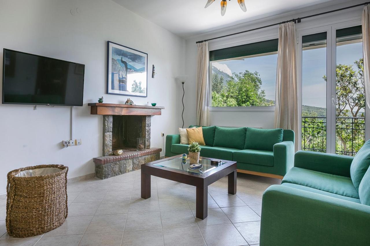 Villa Rania Lourdata  Exterior photo